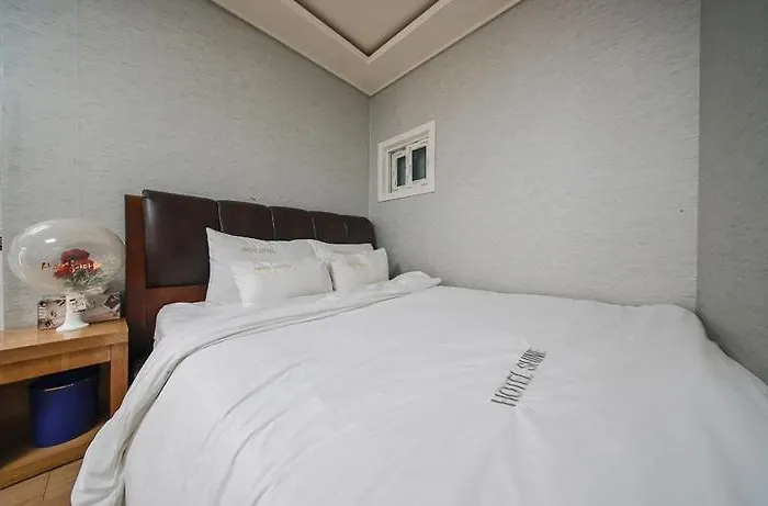 Shine Motel