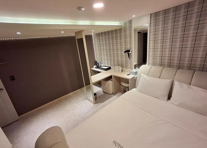 Motel Shine