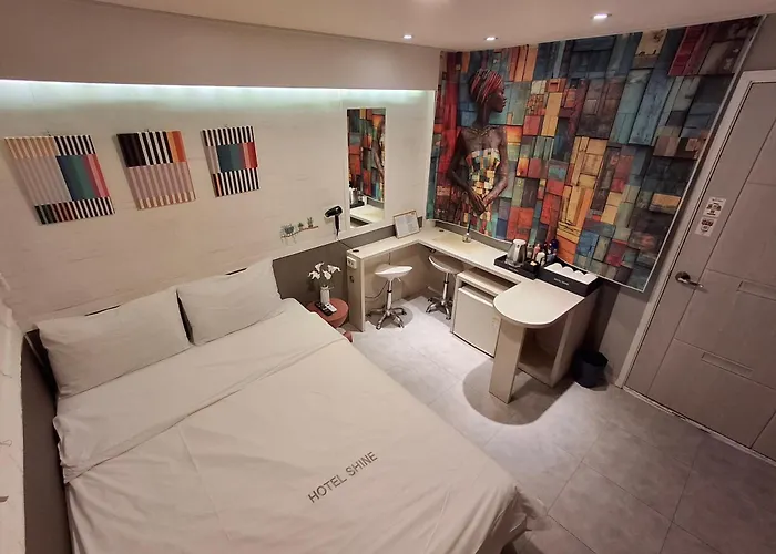Shine Motel 2*