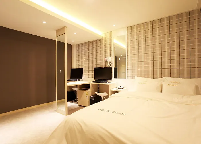Shine Motel